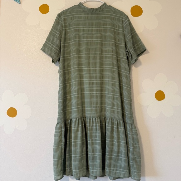 Love Olive Co Dresses & Skirts - EUC Love Olive Co Green Plaid Mock Neck Short Sleeve Midi Dress